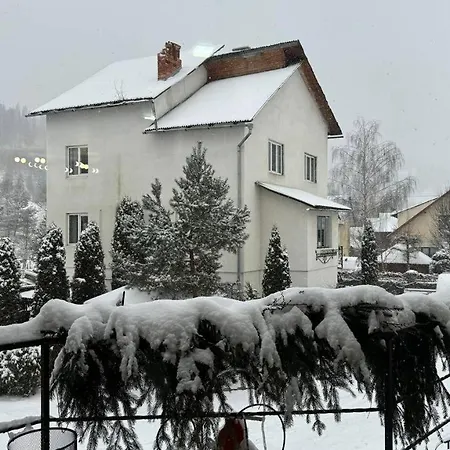 Casa de hóspedes Koteg Lemberg з червня басейн з підігрівом 10 на 5 метрів 3*