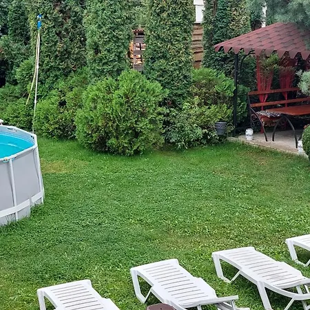 Casa de hóspedes Koteg Lemberg з червня басейн з підігрівом 10 на 5 метрів